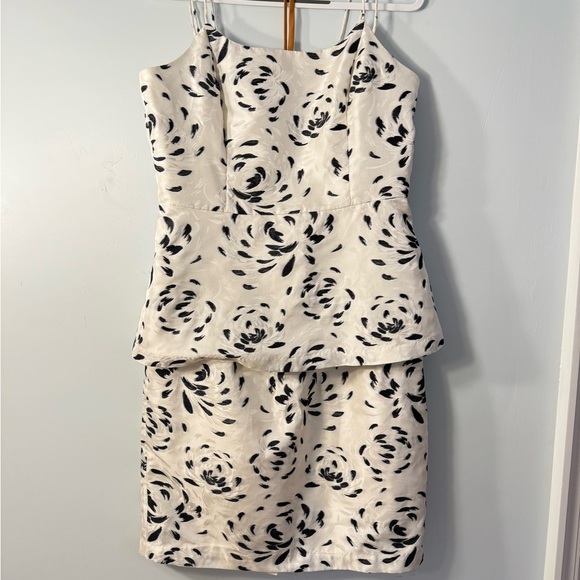 Banana Republic Monogram skirt and top set in white/black floral print size 12 - Picture 1 of 8